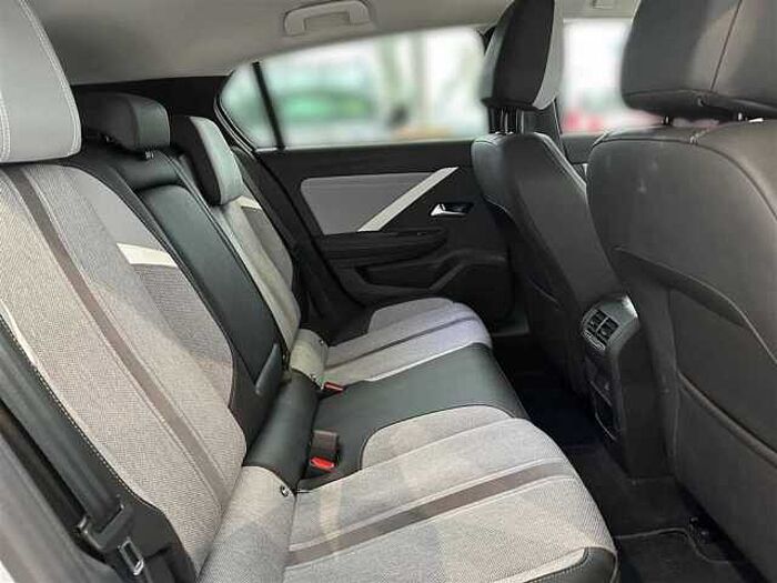 Opel Astra Elegance *Rückfahrkamera* *KeylessGo* *LED* *PDC* *CarPlay*