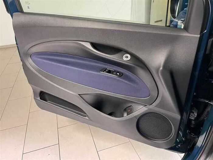 Fiat 500e Action Lichtsensor Spurhalteassistent USB 3.900km