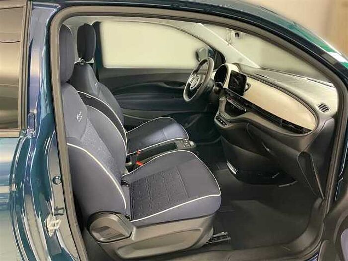 Fiat 500e Action Lichtsensor Spurhalteassistent USB 3.900km