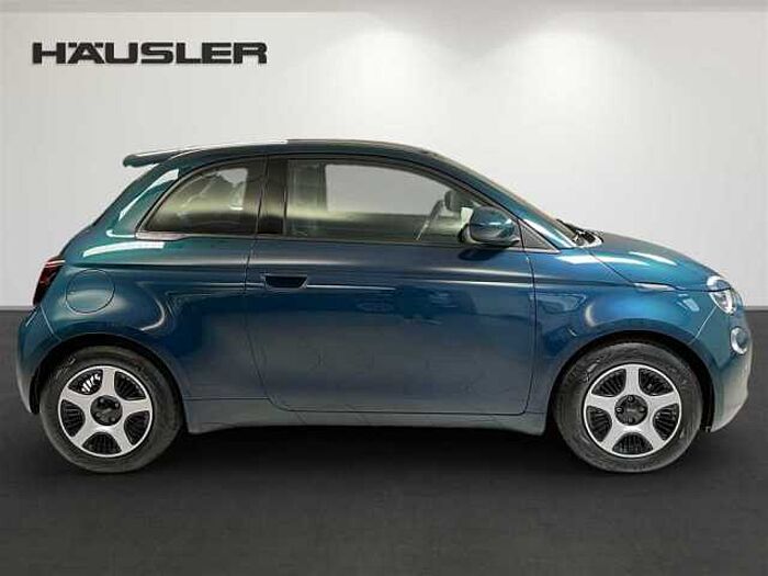 Fiat 500e Action Lichtsensor Spurhalteassistent USB 3.900km