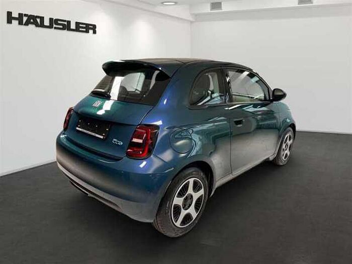 Fiat 500e Action Lichtsensor Spurhalteassistent USB 3.900km