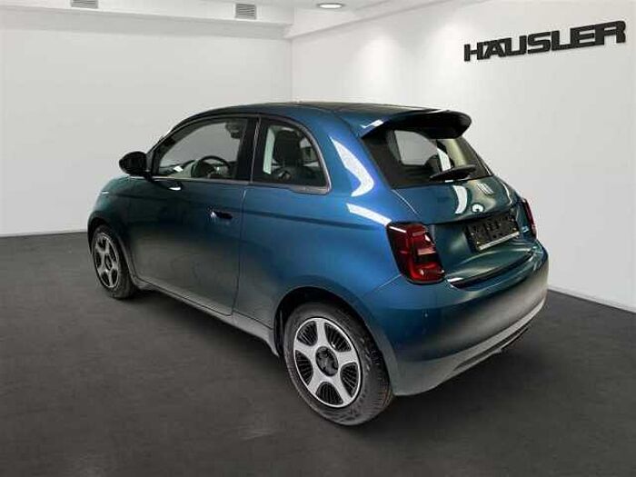 Fiat 500e Action Lichtsensor Spurhalteassistent USB 3.900km