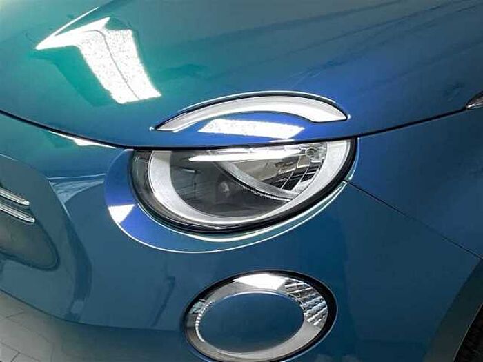 Fiat 500e Action Lichtsensor Spurhalteassistent USB 3.900km