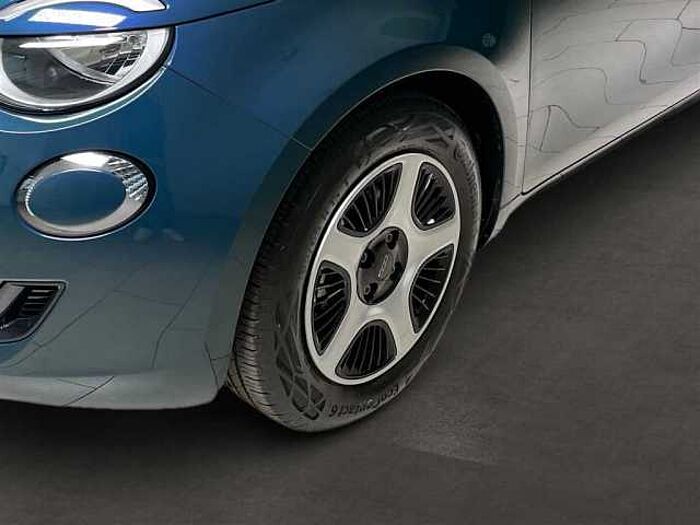 Fiat 500e Action Lichtsensor Spurhalteassistent USB 3.900km