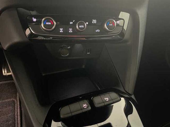 Opel Corsa GS Elektro mit Navigation und Rückfahrkamera LED