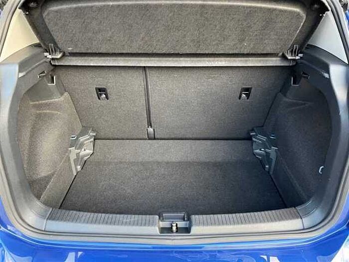 Volkswagen T-Cross 1.0 TSI Active mit Navi*SHZ*PDC*RFK