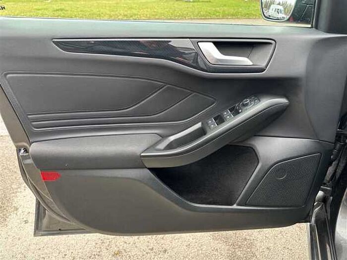 Ford FOCUS 1.0 EcoBoost ST-LINE*Navi*Carplay*LED*Kamera