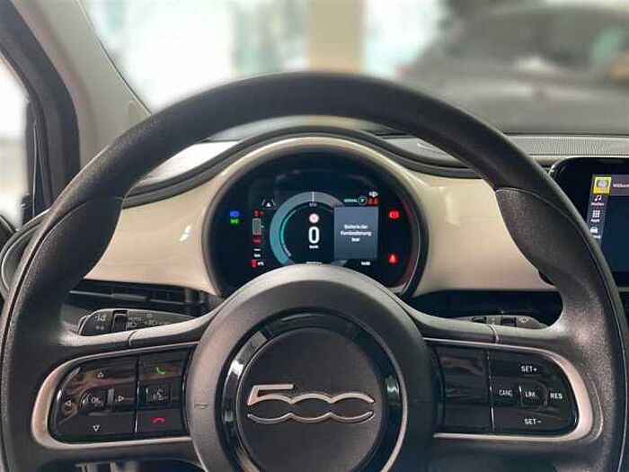Fiat 500e Action Lichtsensor Bluetooth Spurhalteassistent