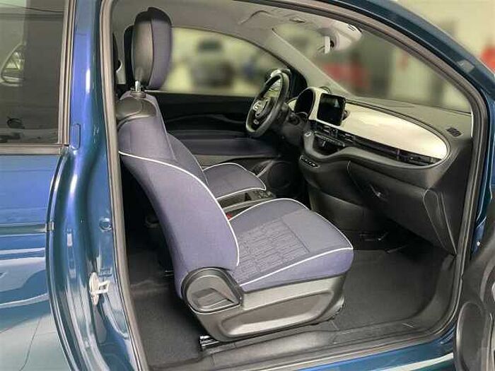 Fiat 500e Action Lichtsensor Bluetooth Spurhalteassistent