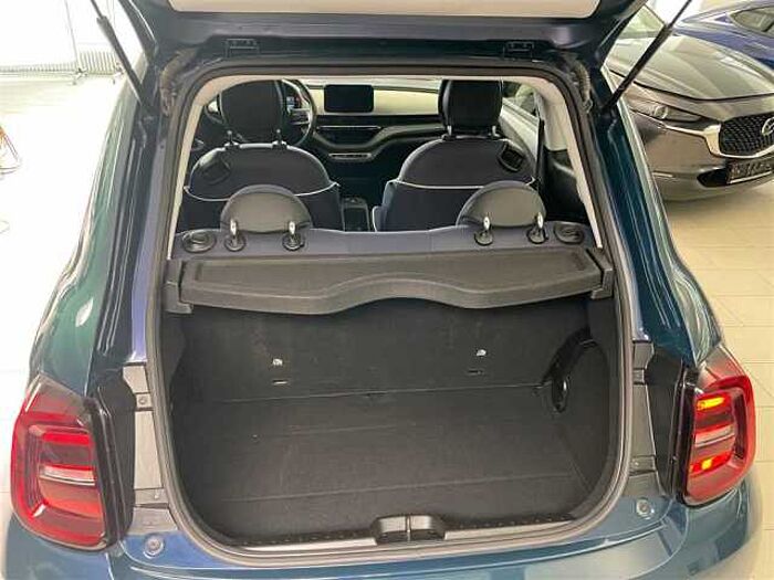 Fiat 500e Action Lichtsensor Bluetooth Spurhalteassistent