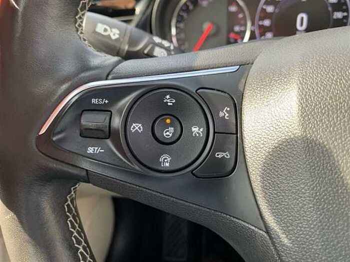 Opel Insignia 1.5 T AT Innovation Schiebedach Leder LED PDC Navi Kamera