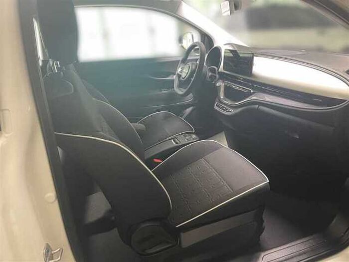 Fiat 500e Rückfahrkamera Sitzheizung CarPlay