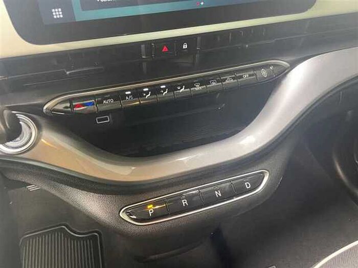 Fiat 500e Rückfahrkamera Sitzheizung CarPlay