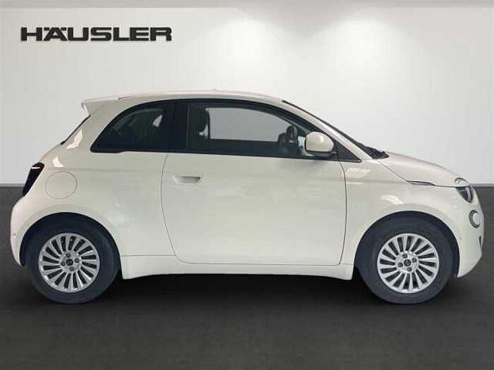 Fiat 500e Rückfahrkamera Sitzheizung CarPlay