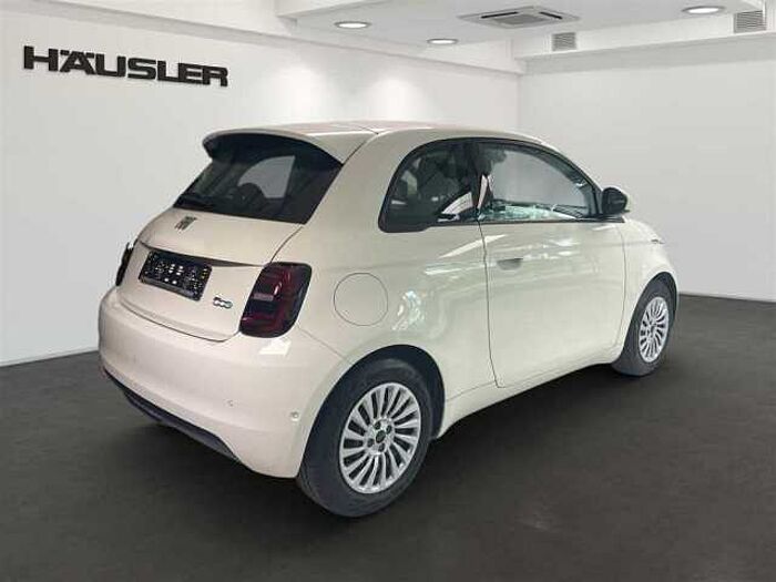 Fiat 500e Rückfahrkamera Sitzheizung CarPlay