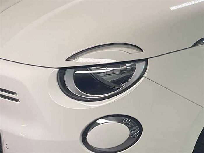 Fiat 500e Rückfahrkamera Sitzheizung CarPlay