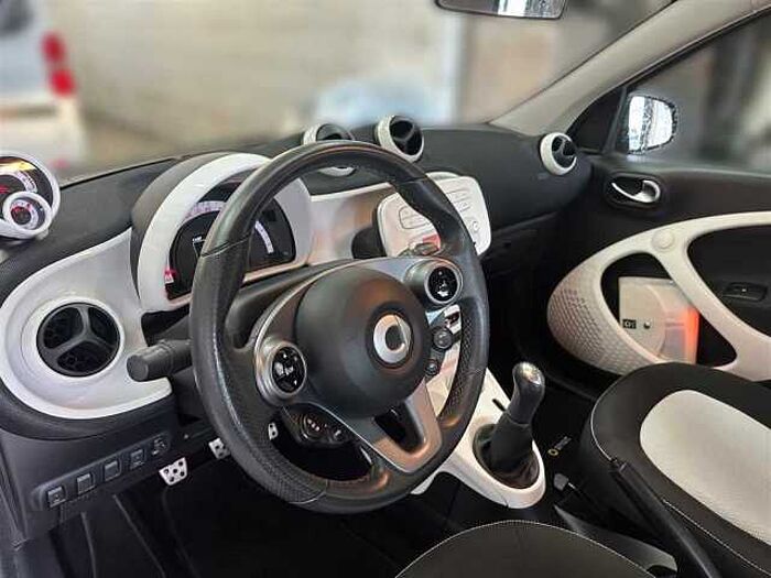 Smart ForFour Passion*Panorama*LED*Einparkhilfe*Tempomat*uvm.