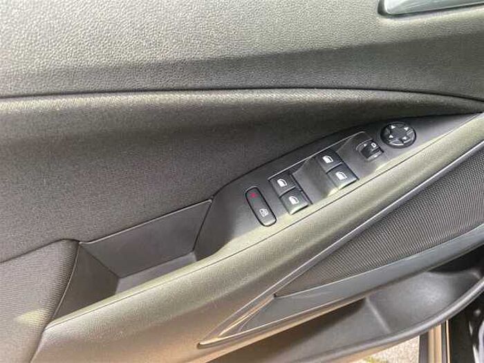Opel Crossland X Elegance Automatik *Klimaautomatik* *Panoramadach* *Navi* *LED* *Car