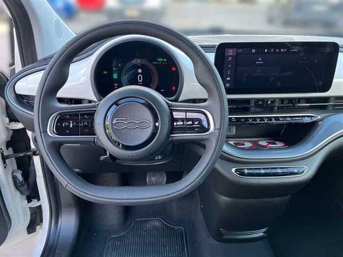 Fiat 500 mit 42 kWh*Klima*Carplay