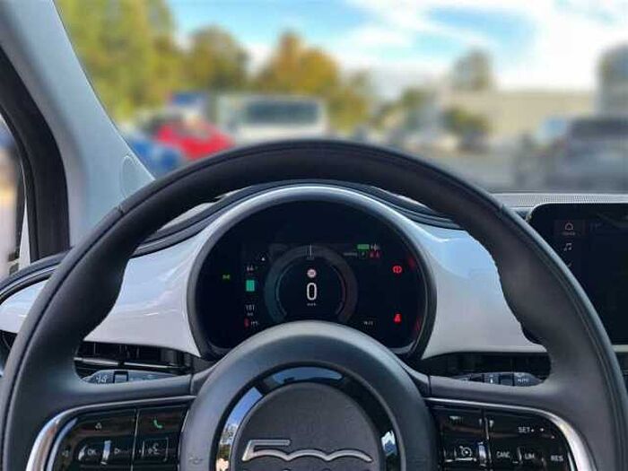 Fiat 500 mit 42 kWh*Klima*Carplay