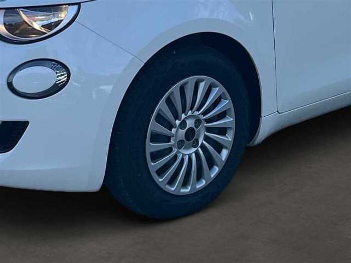 Fiat 500 mit 42 kWh*Klima*Carplay