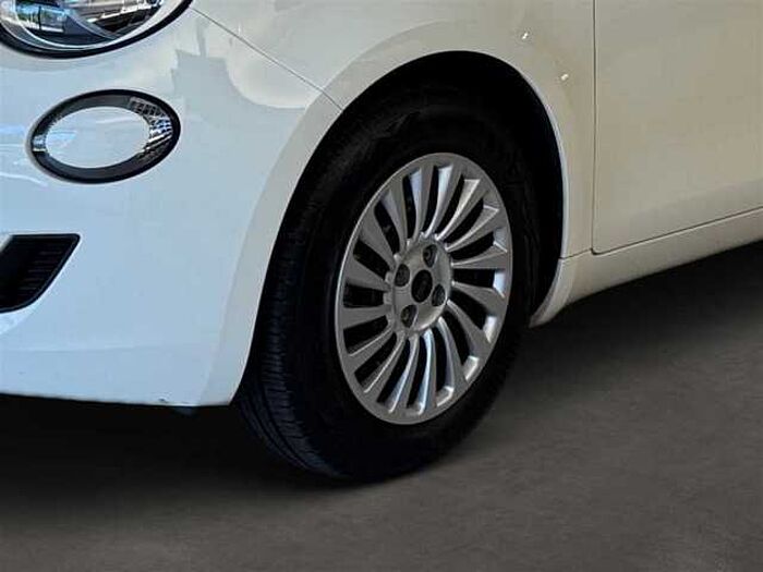 Fiat 500e Neue 500 CarPlay Klimaautomatik