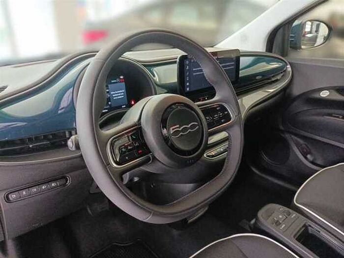 Fiat 500e Neue 500 Rückfahrkamera CarPlay Sitzheizung PDC