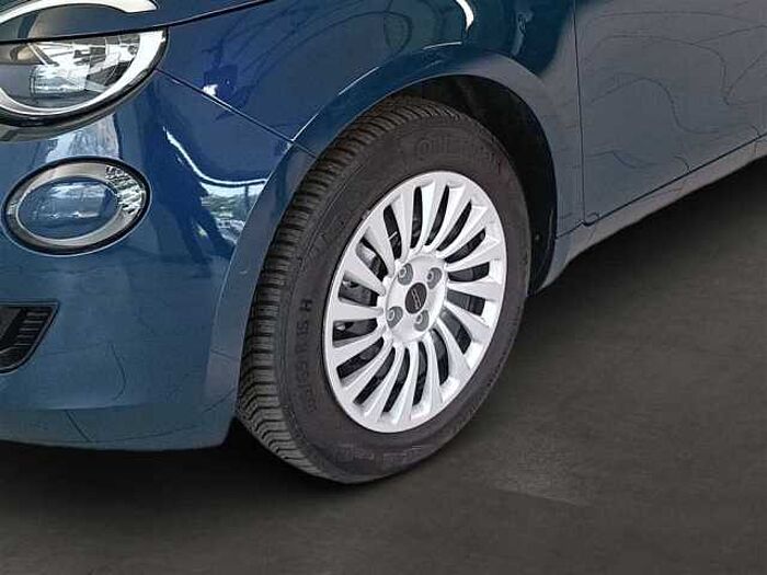 Fiat 500e Neue 500 Rückfahrkamera CarPlay Sitzheizung PDC