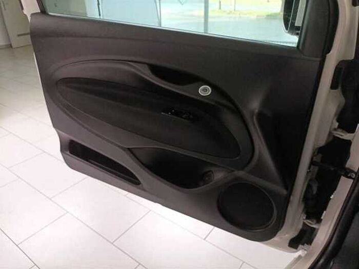 Fiat 500e Sitzheizung Rückfahrkamera Parksensoren