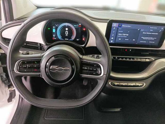 Fiat 500e Sitzheizung Rückfahrkamera Parksensoren