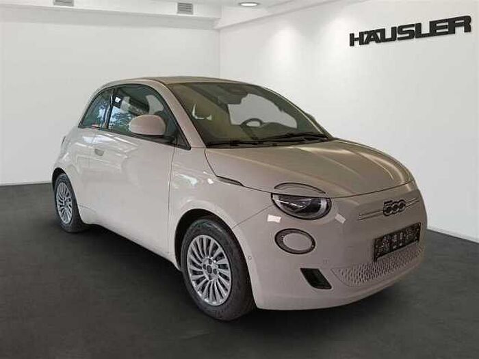 Fiat 500e Sitzheizung Rückfahrkamera Parksensoren