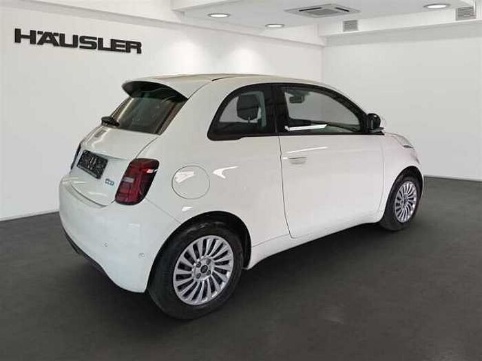 Fiat 500e Sitzheizung Rückfahrkamera Parksensoren