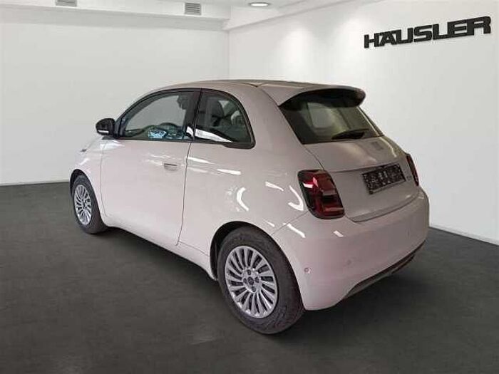 Fiat 500e Sitzheizung Rückfahrkamera Parksensoren