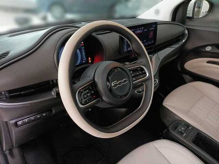 Fiat 500e By Bocelli Leder Navi Kamera Panoramadach LED