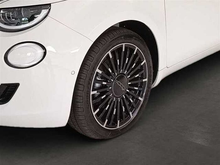 Fiat 500e By Bocelli Leder Navi Kamera Panoramadach LED