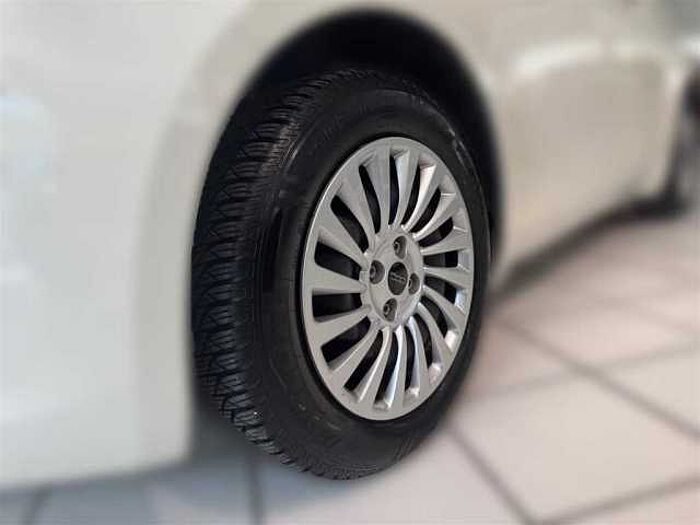 Fiat 500 42kWh Klimaautomatik CarPlay Spurhalteassistent