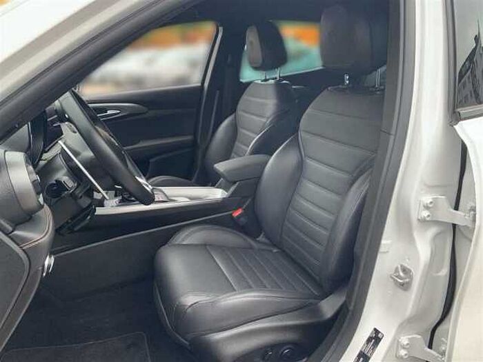 Alfa Romeo Tonale 1.5T Hybrid Veloce LED PDC Kamera Navi Leder ACC