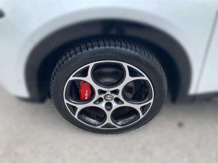 Alfa Romeo Tonale 1.5T Hybrid Veloce LED PDC Kamera Navi Leder ACC