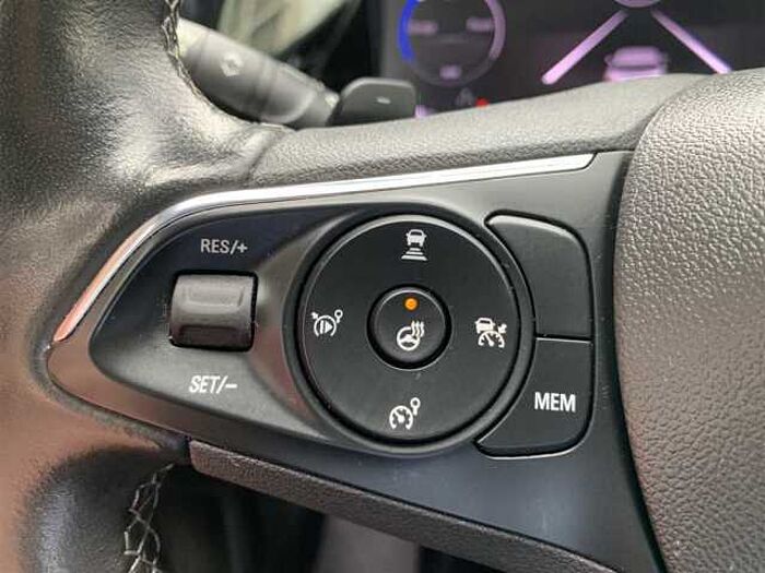 Opel Grandland X 1.6T AT Hybrid Ultimate AHK LED PDC ACC Kamera Navi Leder