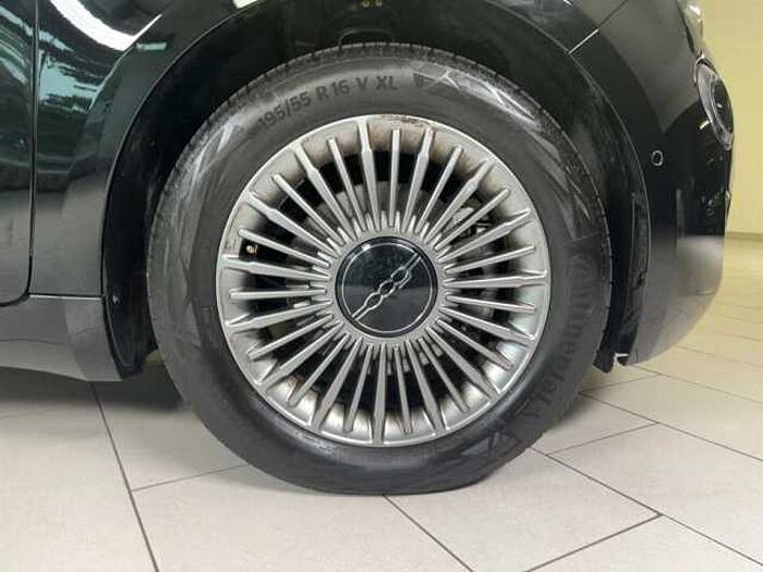 Fiat 500e Neuer 500 Rückfahrkamera Sitzheizung KeyLess PDC