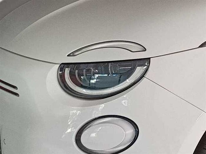 Fiat 500e La Prima Leder Navi Rückfahrkamera Panorama LED