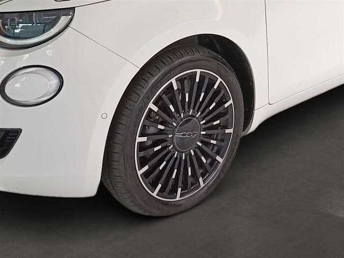 Fiat 500e La Prima Leder Navi Rückfahrkamera Panorama LED