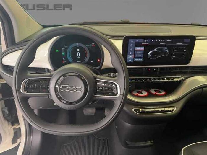 Fiat 500e Klimaautomatik Verkehrschilderkennung