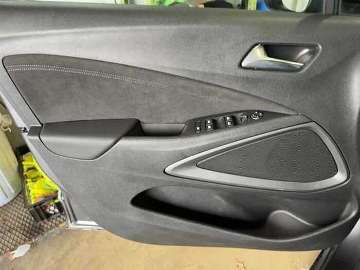 Opel Crossland X Ultimate*130Ps*Navi*Alcantara*LED*PDC*SHZ*Carplay*uvm.