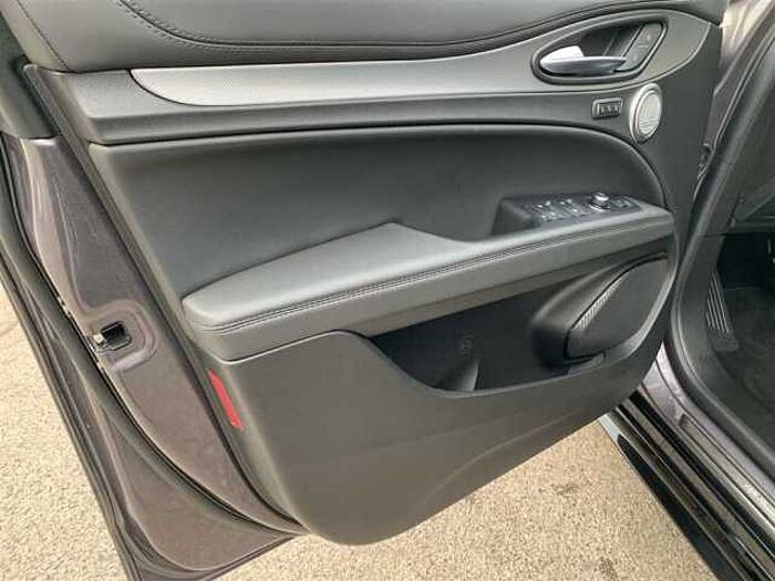 Alfa Romeo Stelvio 2.0 T Q4 Veloce LED PDC Kamera ACC Leder Navi Sitzheizung