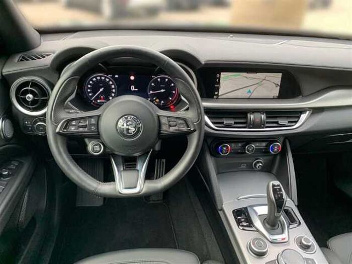 Alfa Romeo Stelvio 2.0 T Q4 Veloce LED PDC Kamera ACC Leder Navi Sitzheizung