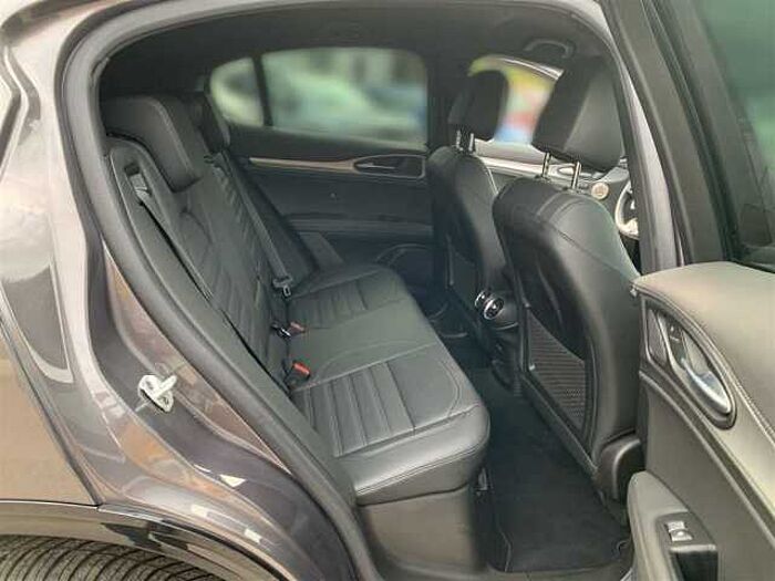 Alfa Romeo Stelvio 2.0 T Q4 Veloce LED PDC Kamera ACC Leder Navi Sitzheizung