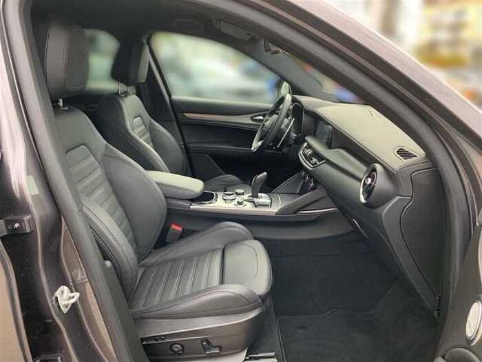Alfa Romeo Stelvio 2.0 T Q4 Veloce LED PDC Kamera ACC Leder Navi Sitzheizung