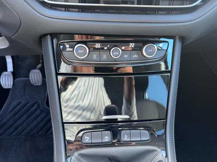 Opel Grandland X Ultimate*130Ps*NAV*Alcantara*Kamera*LED*PDC*Carplay*uvm.