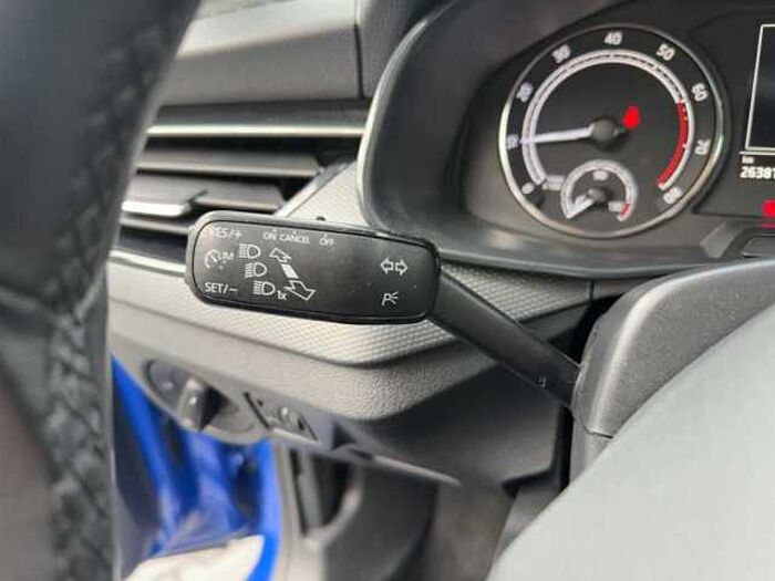 SKODA Kamiq Active*95Ps*Tempomat*El. Fensterh. *Carplay*Freispr. uvm.